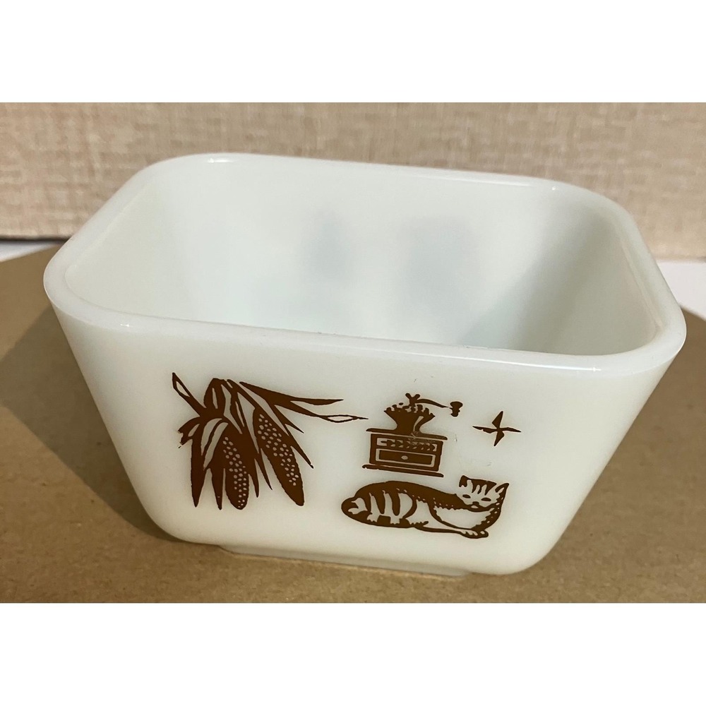 Pyrex Refrigerator Dish Early American 1.5 Cup White Brown Excellent Cat Corn